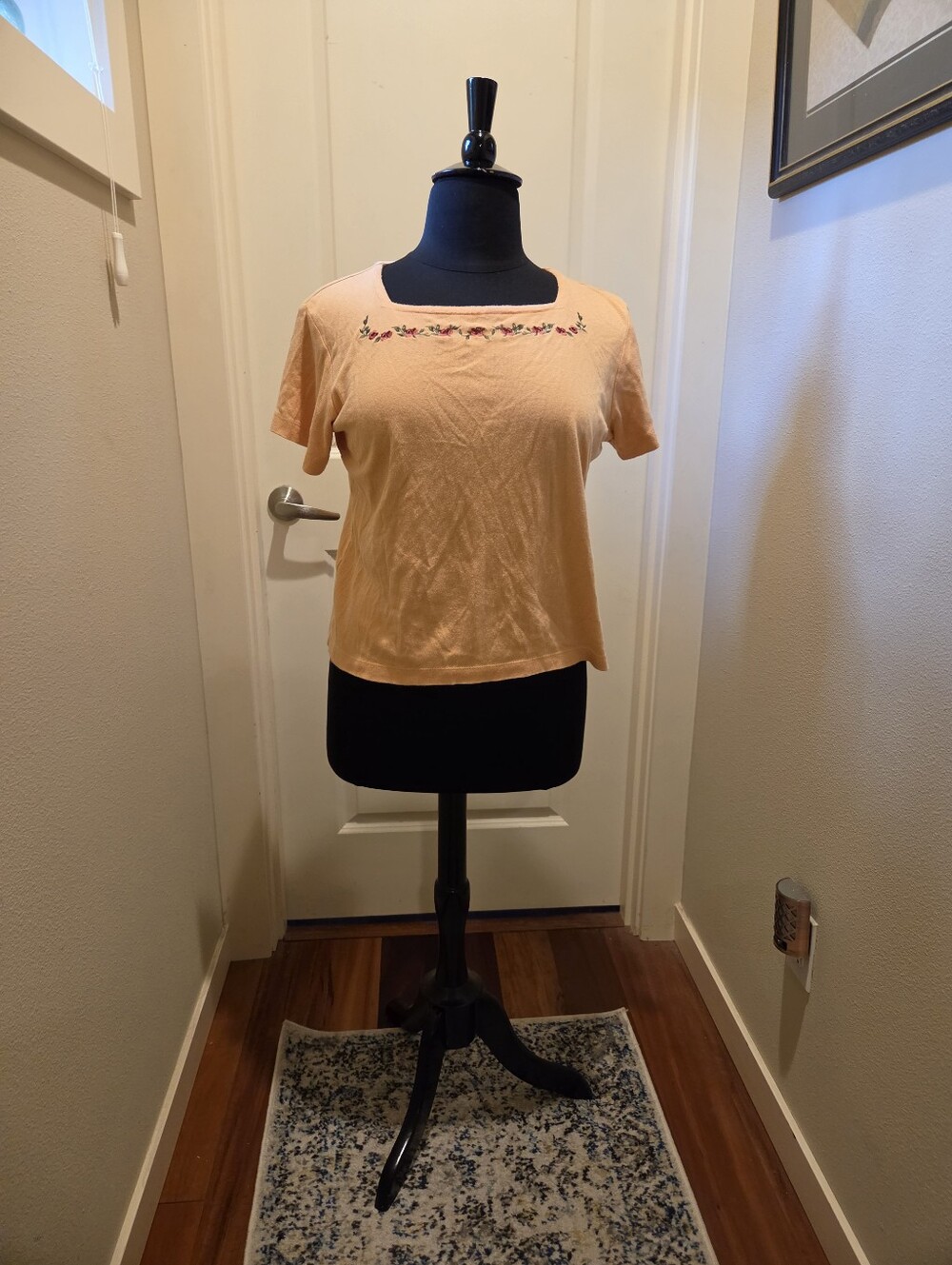 Vintage Y2K Cherokee Peach Short Sleeve Top with Rose Embroidery